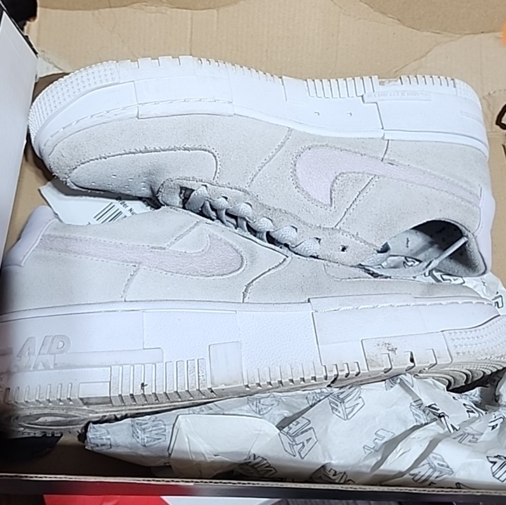 Nike Air Force 1 Womens Low Pixel. 8.5 - Picture 2 of 5